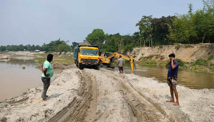 দিনাজপুরে কোটি কোটি টাকার রাজস্ব হারাচ্ছে সরকার