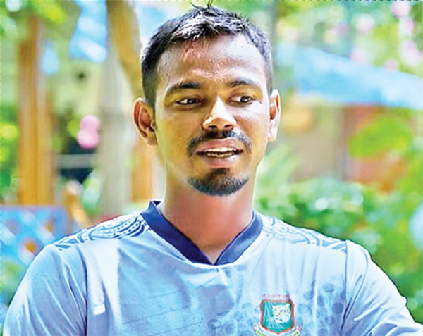 ‘আব্বু বলল তোমার ক্রিকেট খেলার দরকার নাই’