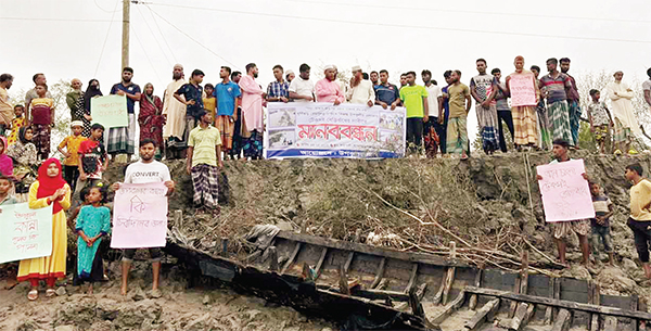 মিথ্যা আশ্বাস আর নয় টেকসই বাঁধ চাই