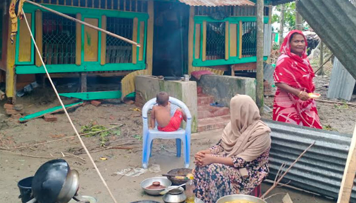 রিমালের তিনদিন পরও ঘরে ফিরতে পারেনি মানুষ