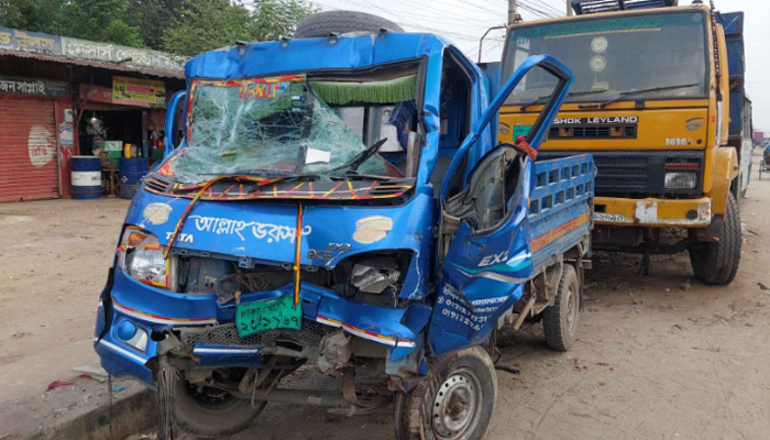 শ্রীপুরে ট্রাক-পিকআপ সংঘর্ষ, নিহত ২