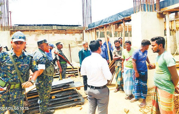 কক্সবাজারে ইসিএ’তে ভবন নির্মাণ এলাকায় প্রশাসনের অভিযান