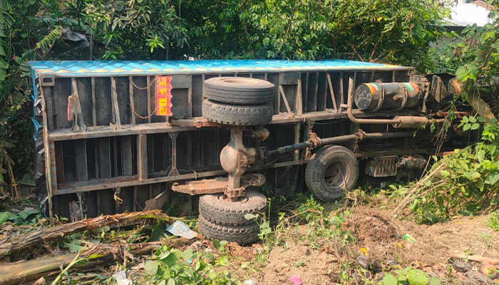 যশোরে সড়ক দূর্ঘটনায় নিহত ২