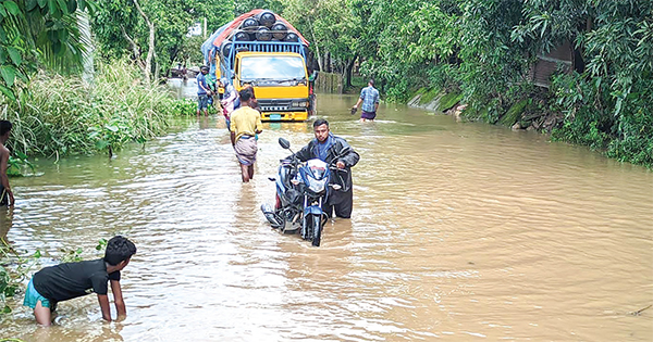 সুনামগঞ্জে বৃষ্টি ও পাহাড়ি ঢলে তলিয়ে গেছে রাস্তাঘাট