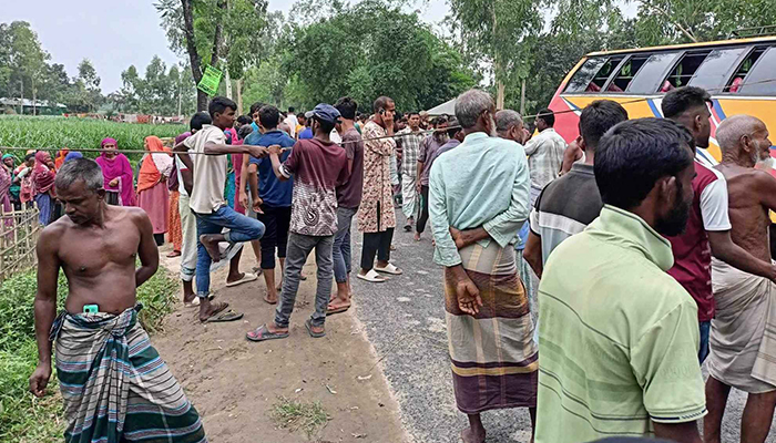 রংপুরে বাস-থ্রি হুইলার সংঘর্ষ, কলেজ শিক্ষিকাসহ নিহত ২