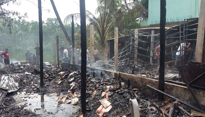 জেনারেটরের শর্ট সার্কিটে পুড়ল ৮ দোকান