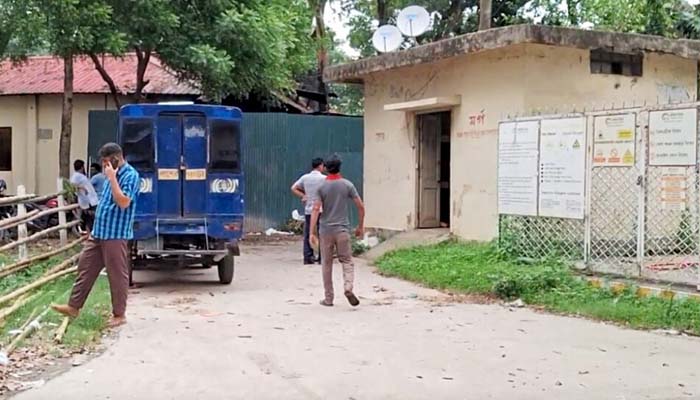 টাঙ্গাইলে ট্রেন-অটোরিকশা সংঘর্ষে ব্যবসায়ী নিহত