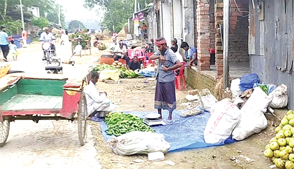 মহাসড়কের দুই পাশে বসছে হাটবাজার