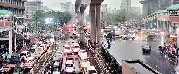 আনন্দের ঈদযাত্রায় বৃষ্টি বিড়ম্বনা