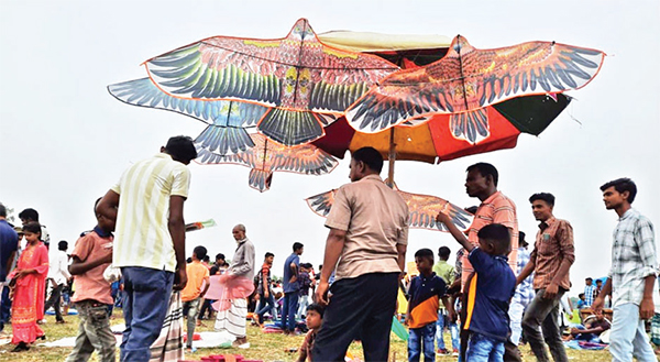 তুলশীগঙ্গার তীরে ঘুড়িমেলা