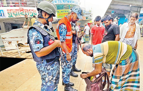 ঈদযাত্রীদের নিরাপত্তায় কোস্ট গার্ড সতর্ক