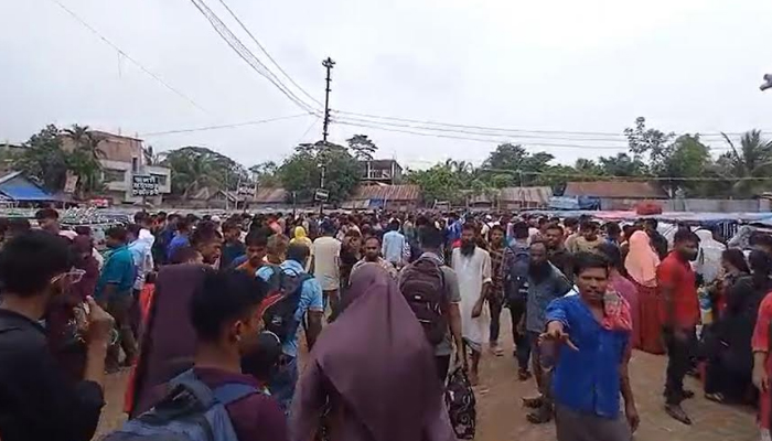 ঈদযাত্রা: চাঁদপুর লঞ্চঘাটে যাত্রীদের হয়রানির অভিযোগ!