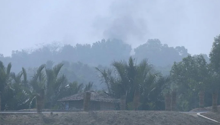 থামছে না সীমান্তের ওপারে বিস্ফোরণের বিকট শব্দ 