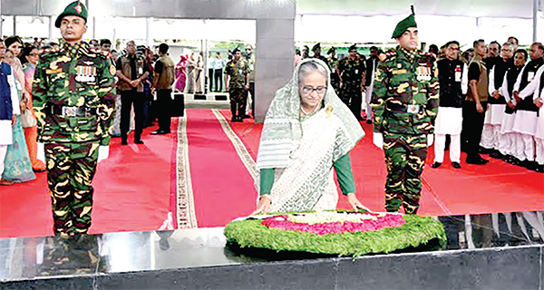 বঙ্গবন্ধুর প্রতিকৃতিতে প্রধানমন্ত্রীর শ্রদ্ধা