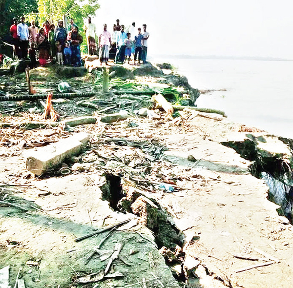 ভাঙনে দিশাহারা বাউফলের কয়েক হাজার পরিবার