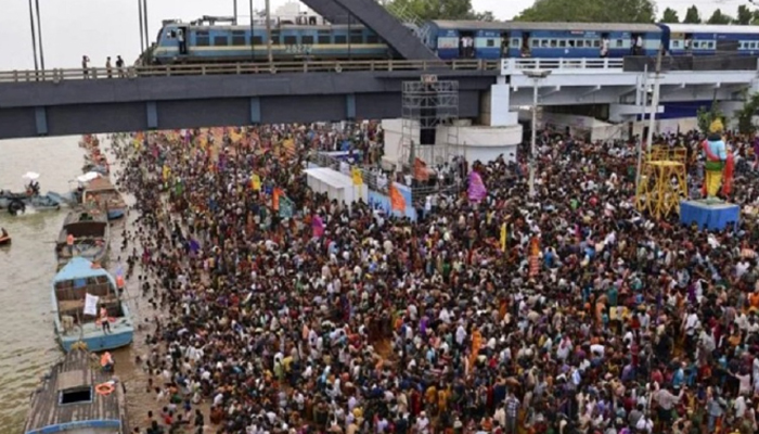 ভারতে ধর্মীয় অনুষ্ঠানে পদদলিত হয়ে নিহত ৮৭