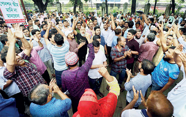 অর্থ মন্ত্রণালয়ের ব্যাখ্যা প্রত্যাখ্যান শিক্ষকদের