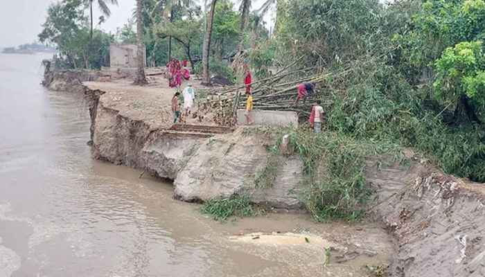 যমুনার ভাঙনের কবলে ৮ শতাধিক ঘর-বাড়ি