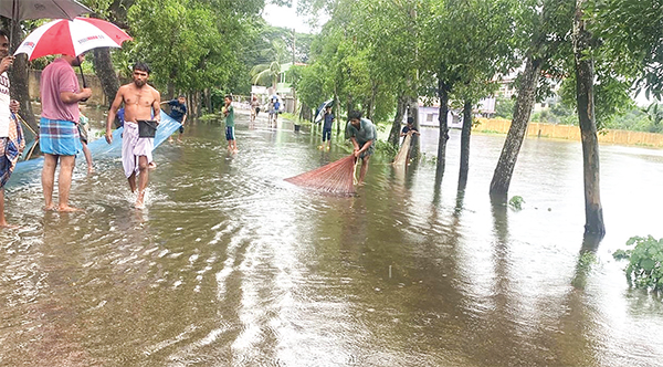 সুনামগঞ্জে নদীর পানি কমলেও অপরিবর্তিত বন্যা পরিস্থিতি