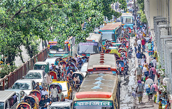 রাজধানীর অলিগলিতে যানজট, দুর্ভোগে যাত্রীরা