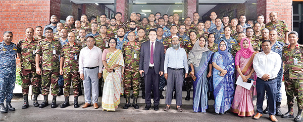 অংশগ্রহণকারীদের প্রতিরক্ষা মন্ত্রণালয় পরিদর্শন