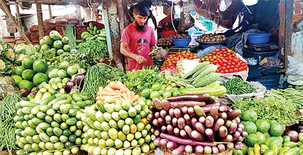 চট্টগ্রামে লাগামহীন নিত্যপণ্যের বাজার