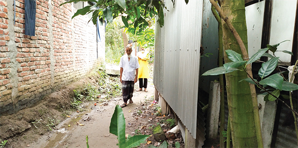 শ্রীনগরে সরকারি রাস্তার সংস্কার কাজে বাধা