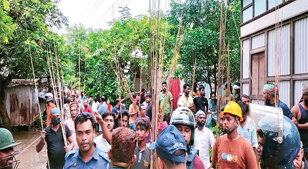 আধিপত্য বিস্তারকে কেন্দ্র করে টেঁটাযুদ্ধ