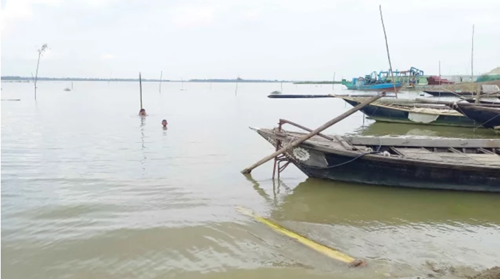 বিপৎসীমার ওপরে পদ্মার পানি, নিম্নাঞ্চল প্লাবিত