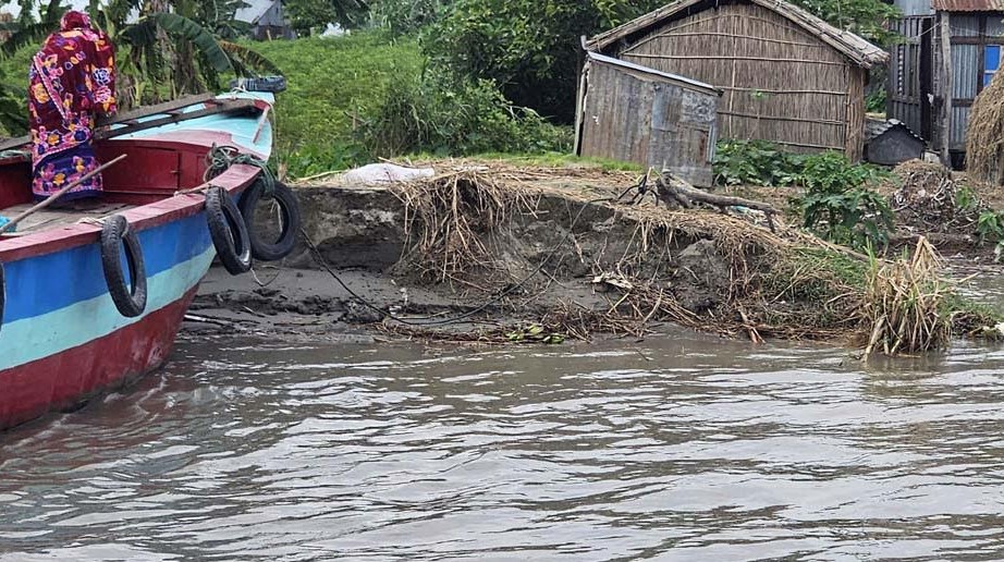 চাঁদপুরে নদীর পানি বৃদ্ধিতে বিভিন্ন এলাকায় ভাঙন