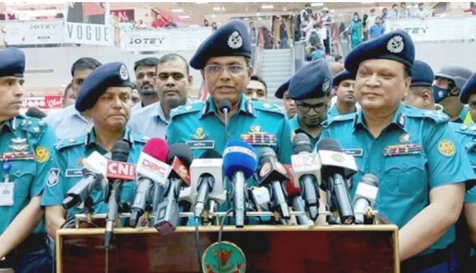 আইনশৃঙ্খলা ভঙ্গ করলে শক্ত হাতে দমন : ডিএমপি কমিশনার