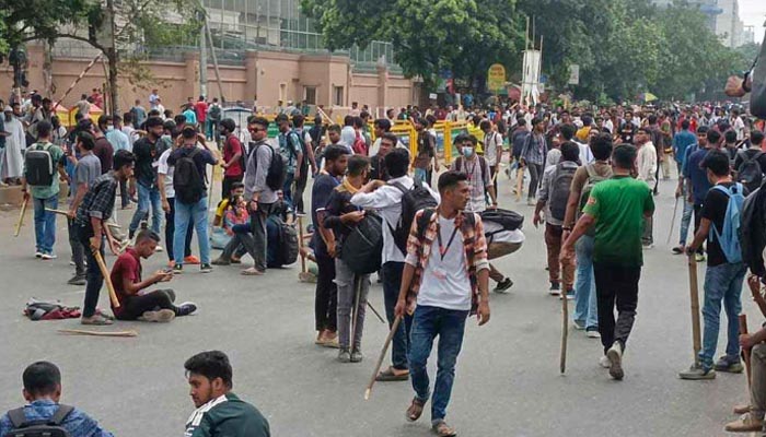 নতুনবাজারে কোটাবিরোধী ও ছাত্রলীগের মধ্যে সংঘর্ষ