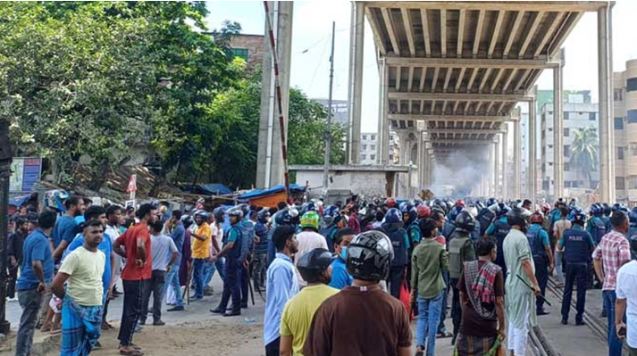 মহাখালীতে অবরোধ, ঢাকার সঙ্গে সারাদেশের ট্রেন চলাচল বন্ধ