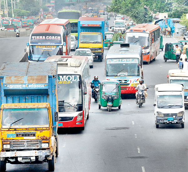 কারফিউ শিথিলে সড়কে যানচলাচল স্বাভাবিক