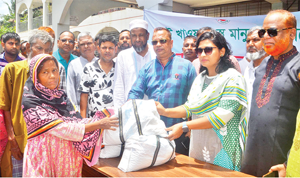 শ্রমজীবী মানুষের পাশে বগুড়া সদর উপজেলা প্রশাসন