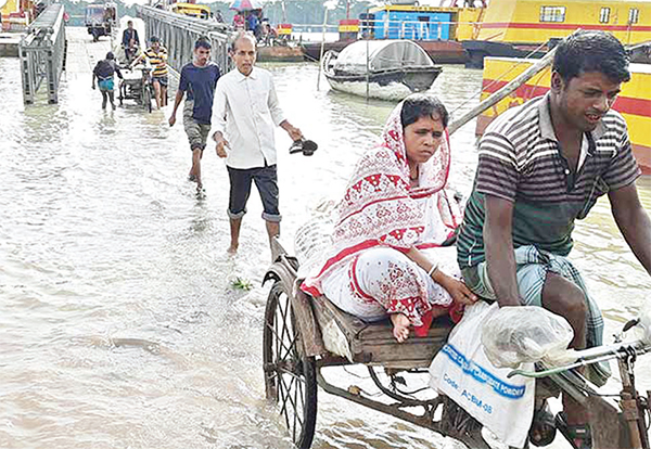 জোয়ারের পানিতে ডুবে থাকে মোরেলগঞ্জ ফেরিঘাটের সংযোগ সড়ক