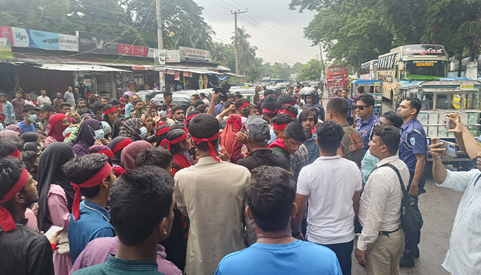 চাঁদপুরেও ‘মার্চ ফর জাস্টিস’ সমর্থনে শিক্ষার্থীদের বিক্ষোভ