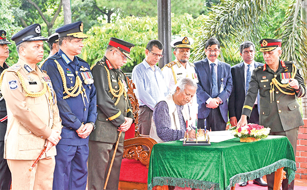 অন্তর্বর্তীকালীন সরকার সাভার জাতীয় স্মৃতিসৌধে পুষ্পস্তবক অর্পণ করেন