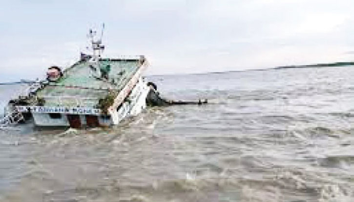 নোয়াখালীর মেঘনা-বঙ্গোপসাগরে ট্রলার ডুবে শিশুসহ নিহত ৪  