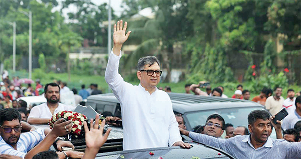 দেশে ফিরলেন বিএনপি নেতা সালাহউদ্দিন