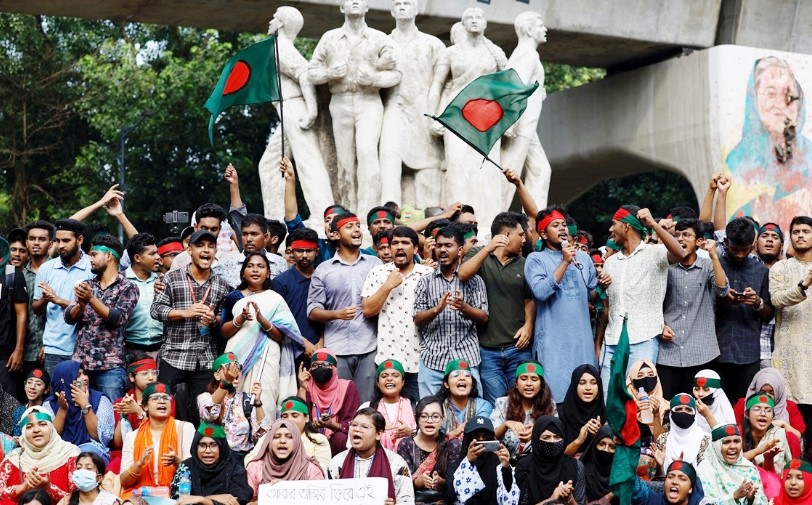 দল নিয়ে ‘রাজনীতিতে’ আসছেন শিক্ষার্থীরা