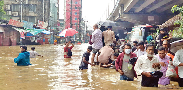 টানা বৃষ্টিতে ডুবেছে চট্টগ্রাম