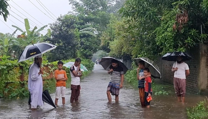 নোয়াখালীতে ঢুকছে মহুরী নদীর পানি, বন্যা পরিস্থিতির অবনতি 