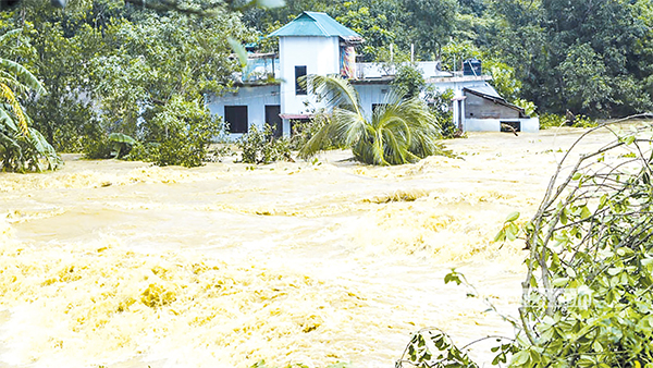 বিপদগ্রস্তের পাশে দাঁড়ানো ধর্ম ও মানবতার দাবি