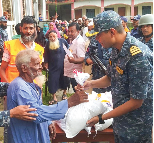 চিকিৎসাসেবা ও ত্রাণ বিতরণ কার্যক্রমে সশস্ত্র বাহিনী