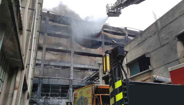 আগুনে পোড়ার পর গাজী টায়ার কারখানা ভবনটি ধসে পড়ার শঙ্কা