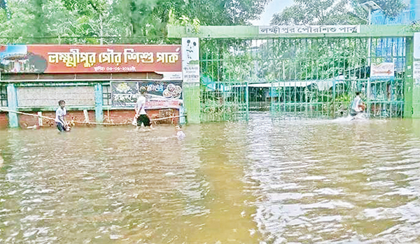 লক্ষ্মীপুরে বন্যায় ৯০ শতাংশ এলাকাই পানির নিচে