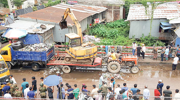 রামগঞ্জে খাল পরিষ্কার করলো স্বেচ্ছাসেবীরা