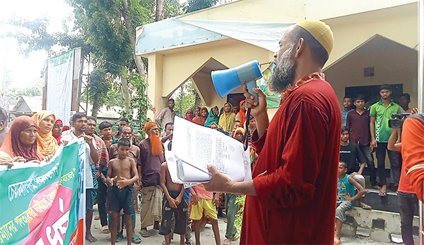 সাদুল্লাপুরে ইউপি চেয়ারম্যানের পদত্যাগের দাবি