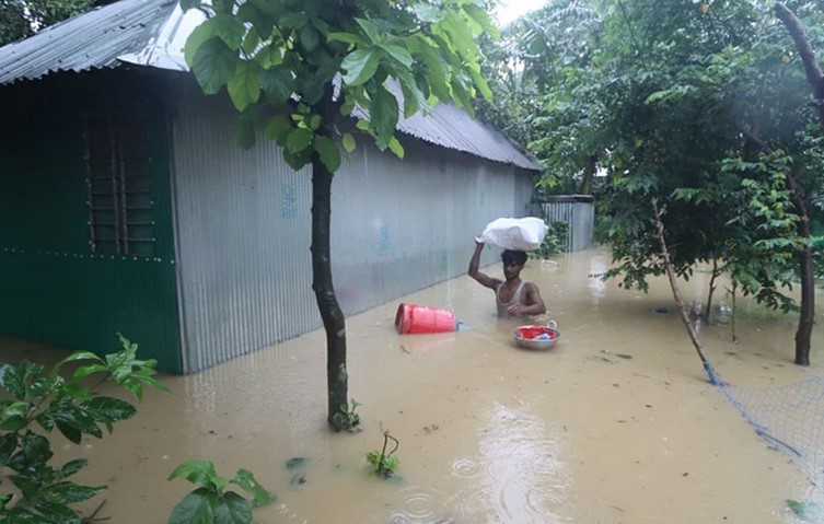 বন্যায় মৃত্যু বেড়ে ৫৪, ক্ষতিগ্রস্ত প্রায় ৫৫ লাখ